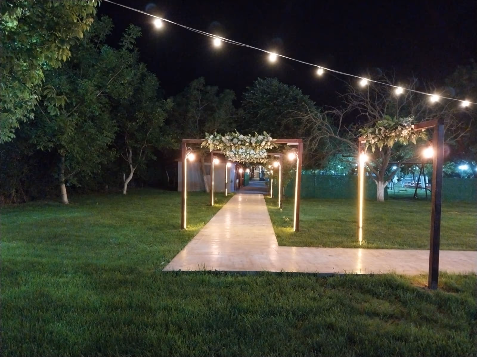 Bahçe Yolu Aydınlatması: Estetik ve Güvenlik Bir Arada