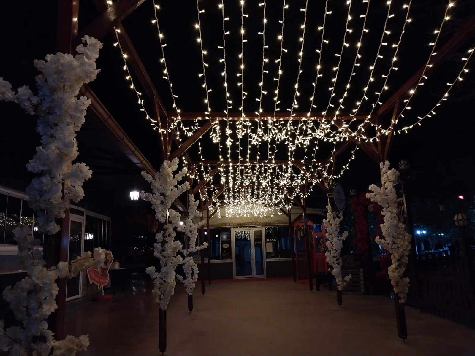 Pergola ve Veranda Aydınlatması: Akşam Keyfini Uzatın