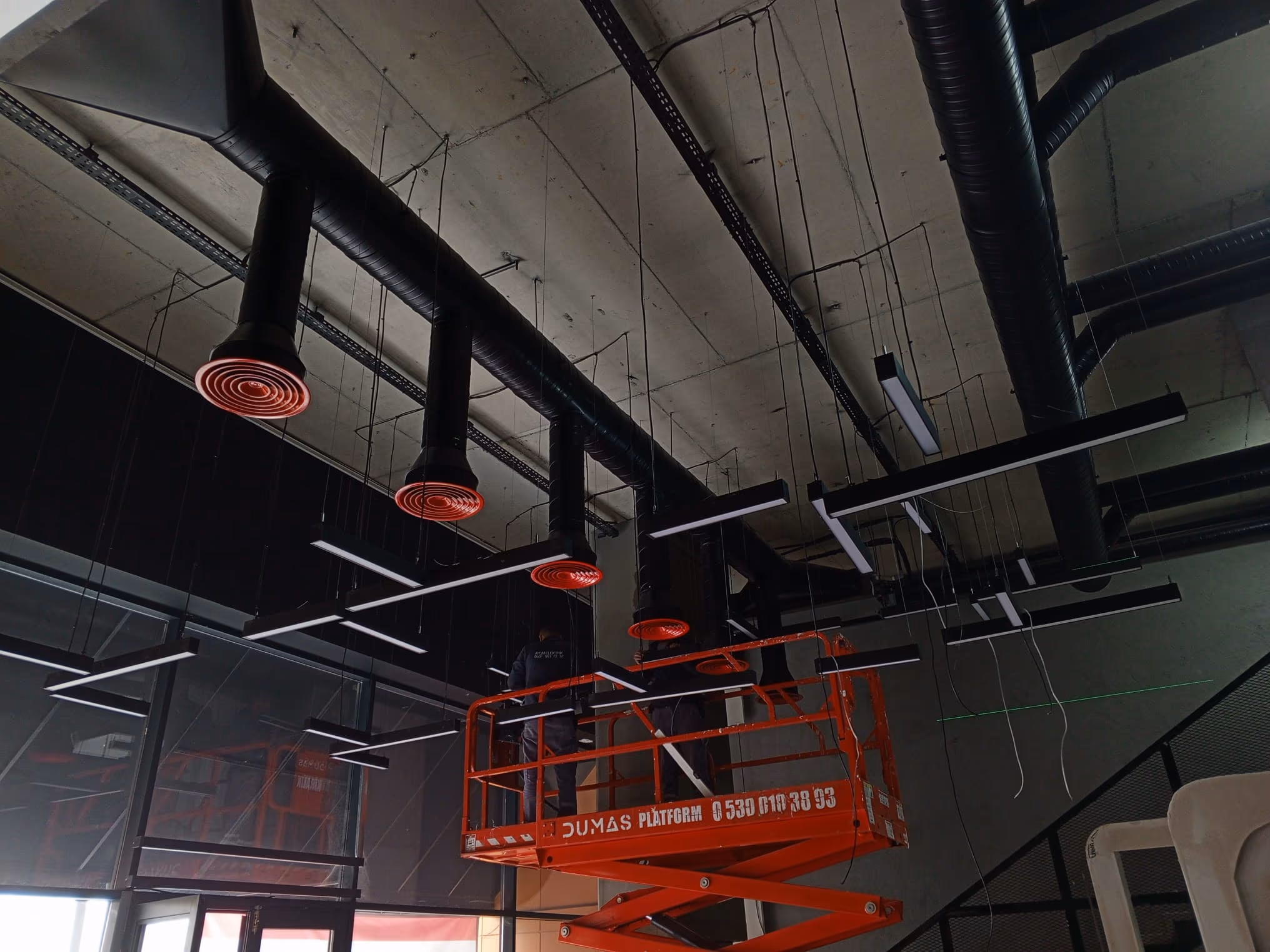 Fabrika ve Depolar İçin Yüksek Tavan LED Aydınlatma Rehberi